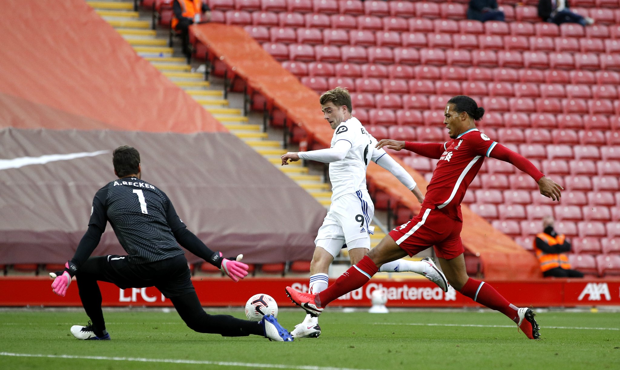 而马丁内斯 而马丁内斯